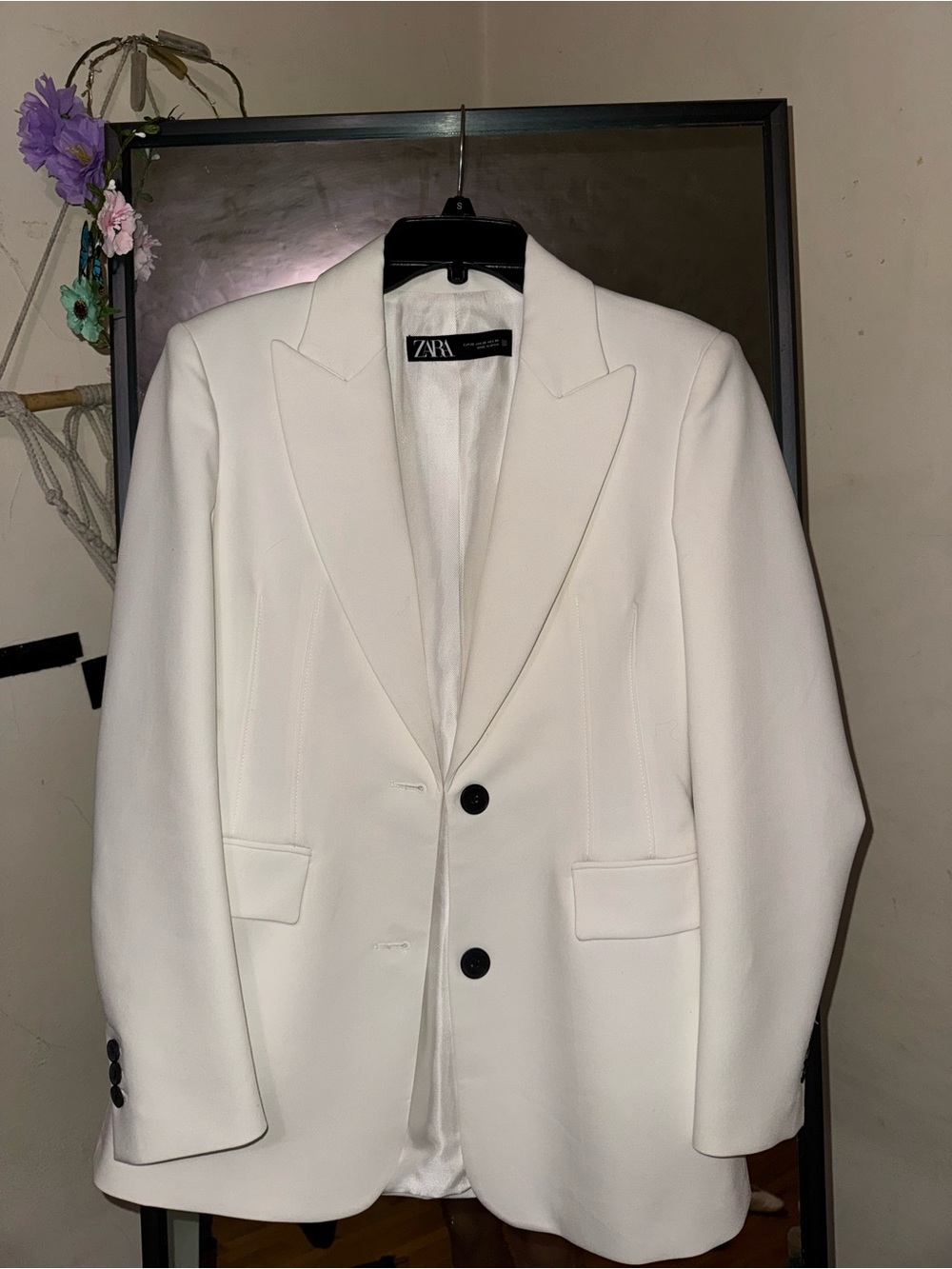 Zara women’s White Single-Breasted Blazer